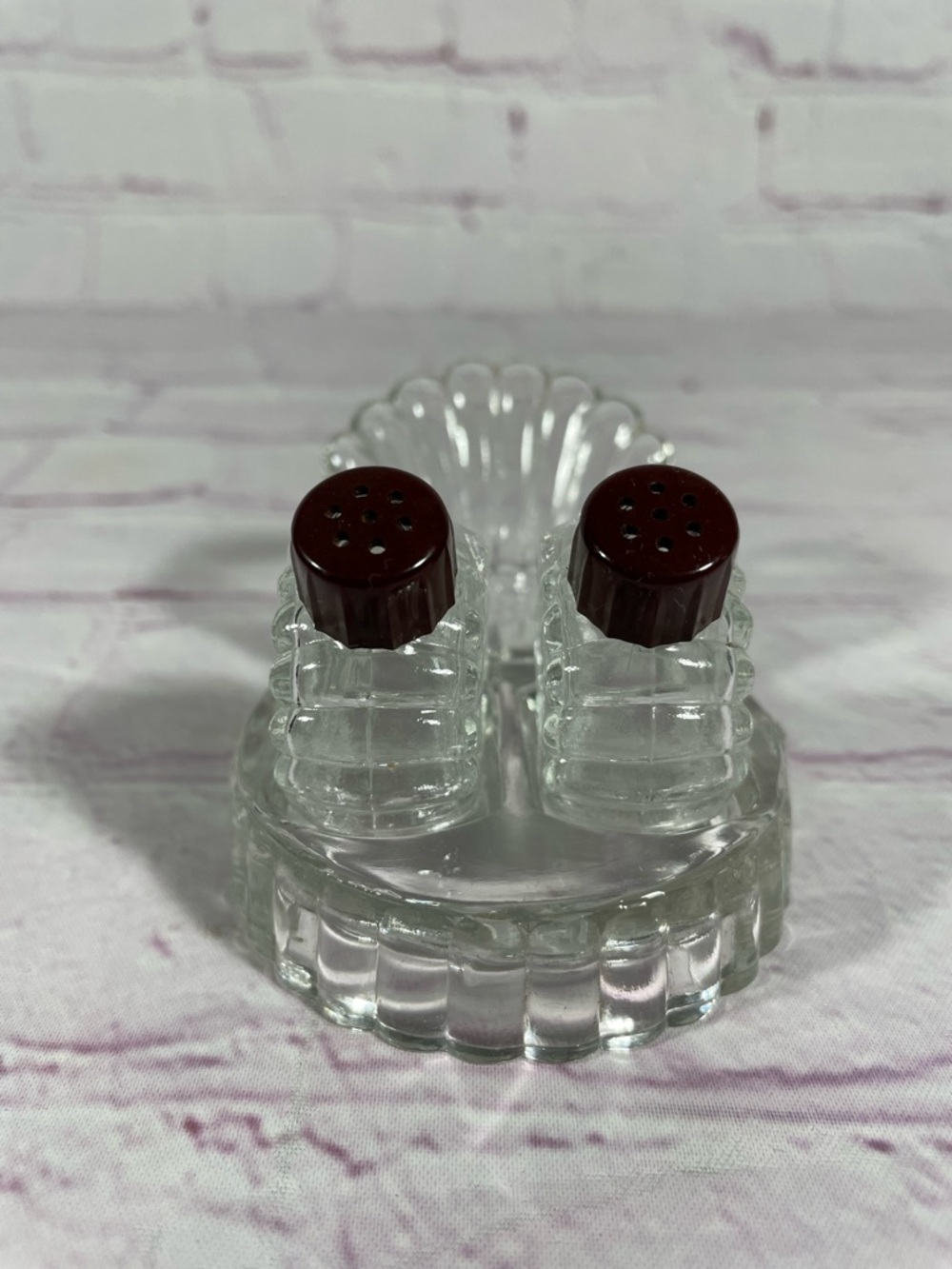 Vintage Glass Seashell Clamshell Glass Salt and Pepper Shaker Set with Holder - Picture 3 of 7